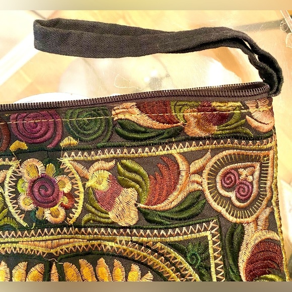 ✅🆕 Thai embroidery wristlet/clutch,earthy tones, multi color floral pattern NWOT - Picture 2 of 5